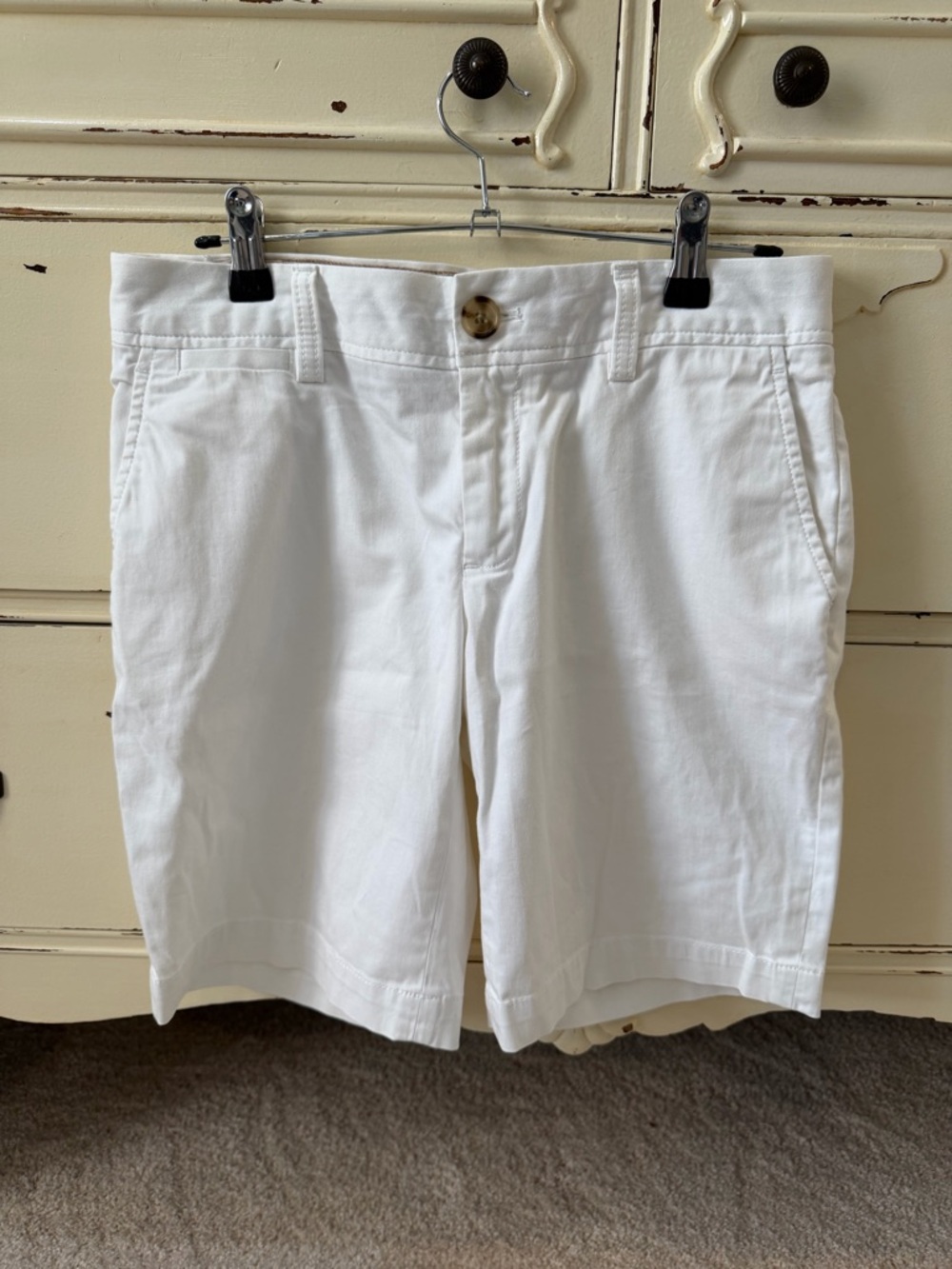 Banana Republic White Cotton 7 Inch Seam Bermuda Shorts Size 6 Petite